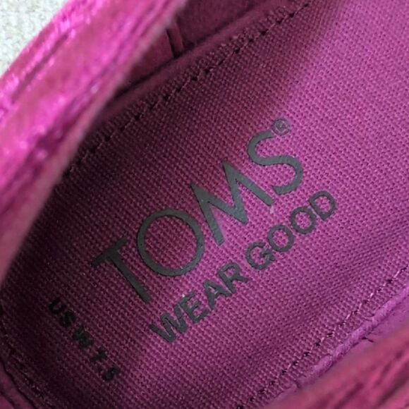 Toms Briella Flats In Berry Burgundy Crushed Velvet NWOT Size 7.5 - Picture 3 of 11